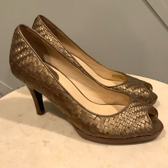 Cole Haan Gold Heeled Metallic Woven Leather Peep Toe Woman’s Pumps Size 6 - Picture 8 of 11